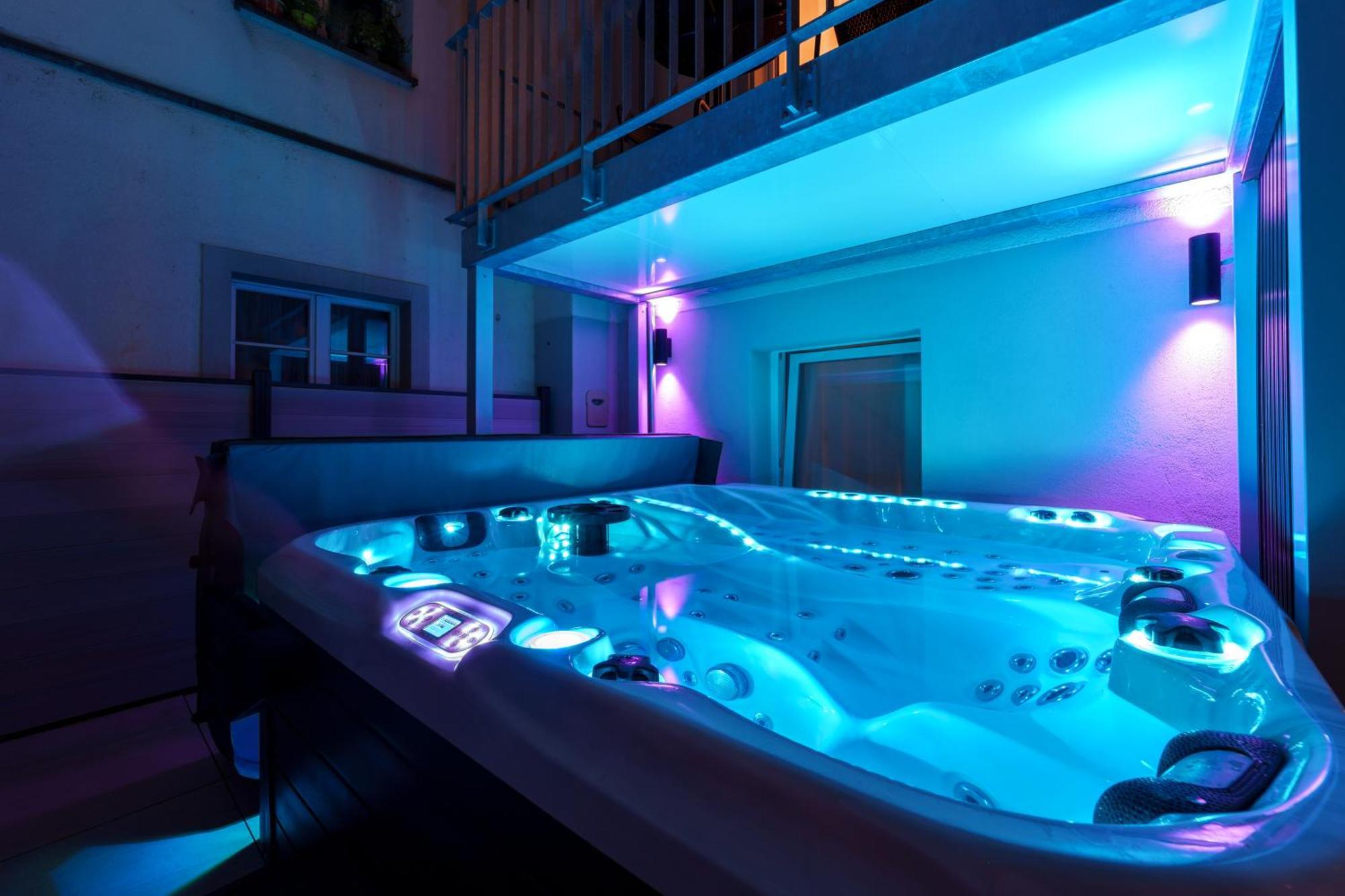 Privat-spa Mit Whirlpool Und Sauna Fuer 5 Personen! Winterthur