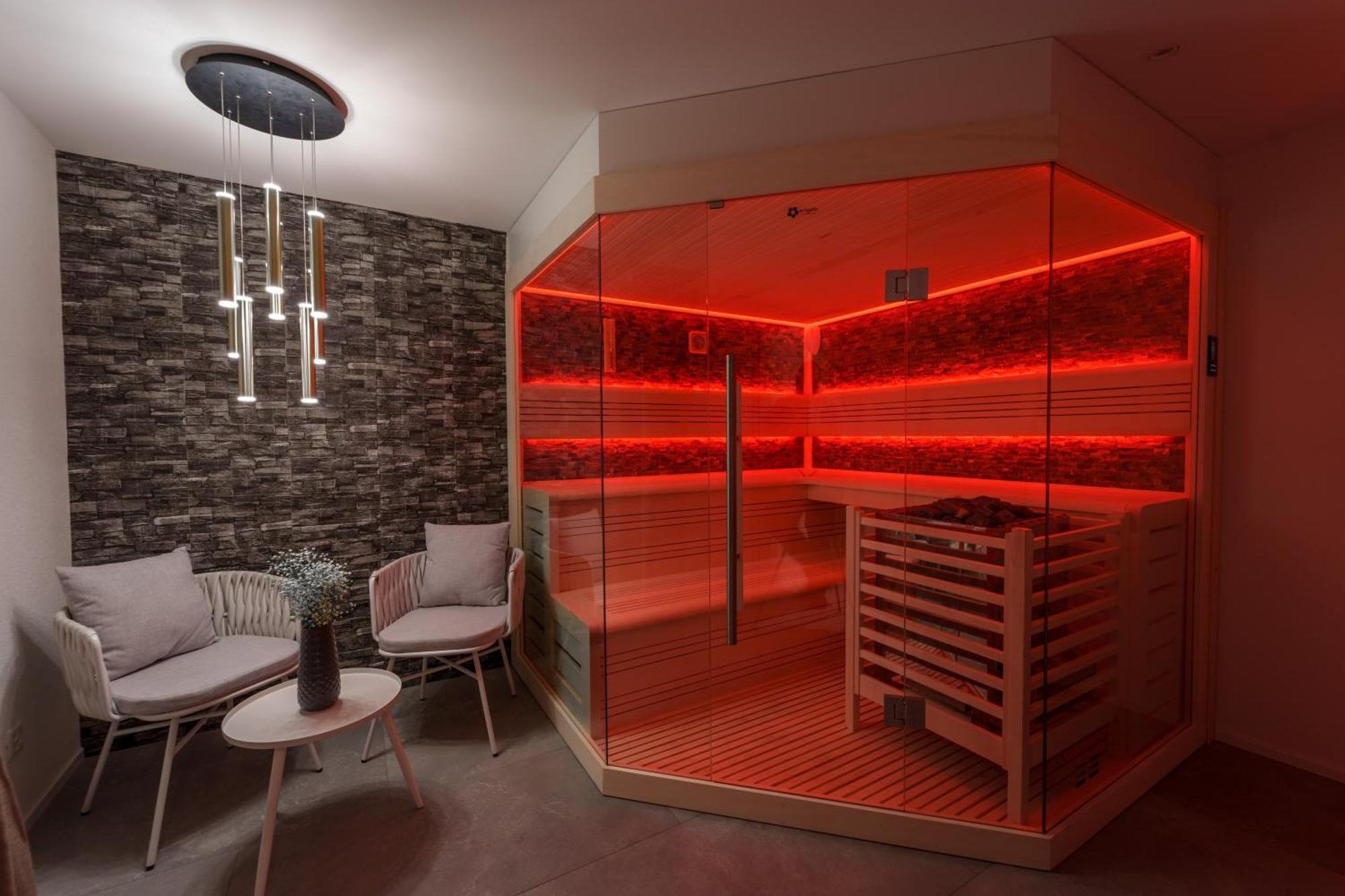 Privat-spa Mit Whirlpool Und Sauna Fuer 5 Personen! Winterthur