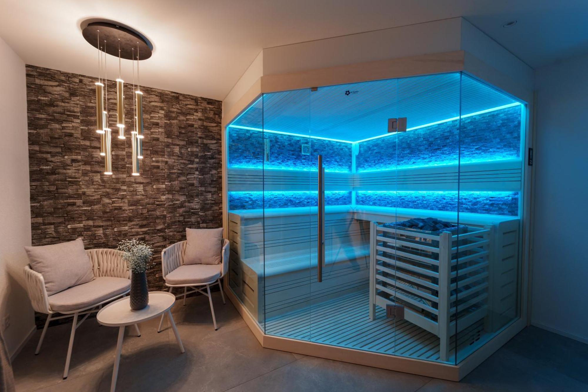 Privat-spa Mit Whirlpool Und Sauna Fuer 5 Personen!