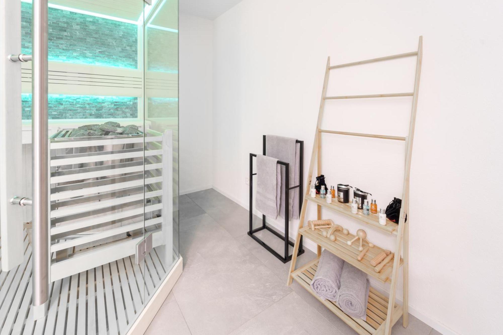 Privat-spa Mit Whirlpool Und Sauna Fuer 5 Personen!